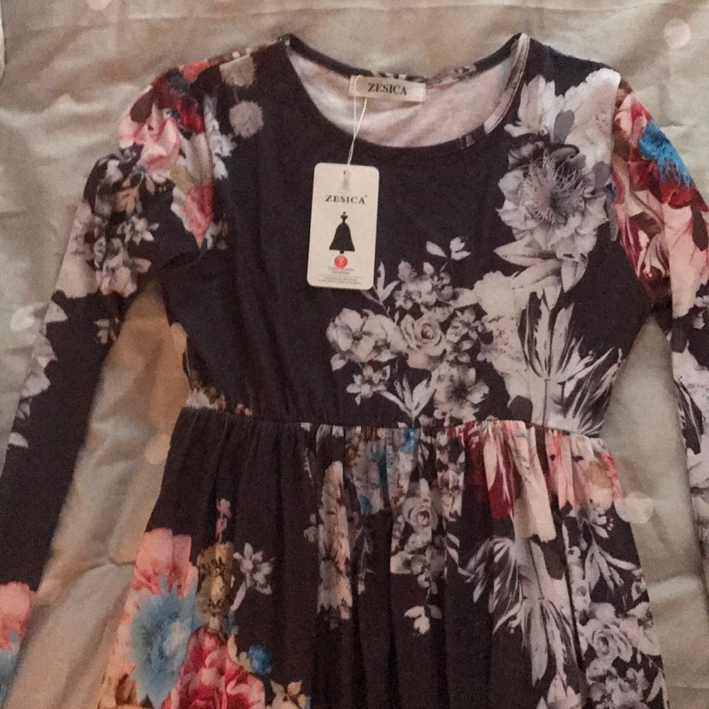 Beautiful casual long sleeved dress with tags!